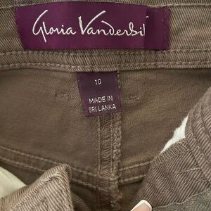 Gloria Vanderbilt Brown Twill Jeans with Logo Patch NWOT Size 10 Average